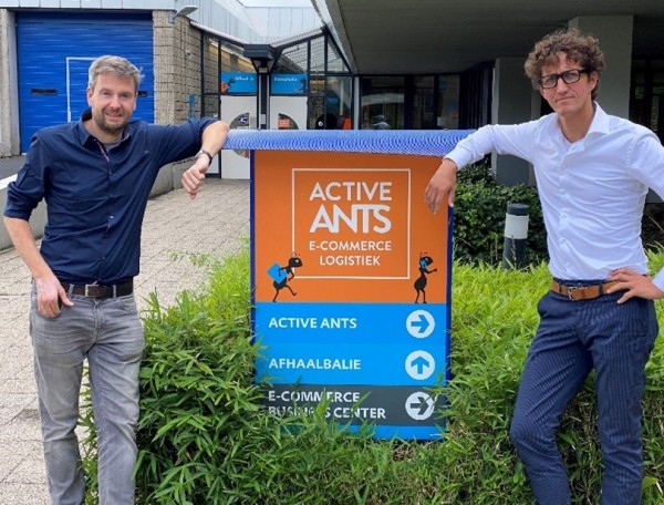 Tobias Wurm und Jeroen Dekker vor der Sitz von E-fulfillment Spezialist Active Ants